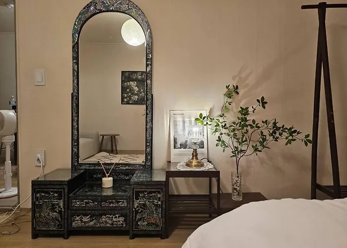 Serenity House, Seul